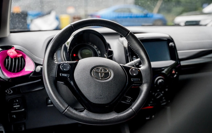 Toyota Aygo cena 47000 przebieg: 17619, rok produkcji 2018 z Kielce małe 497